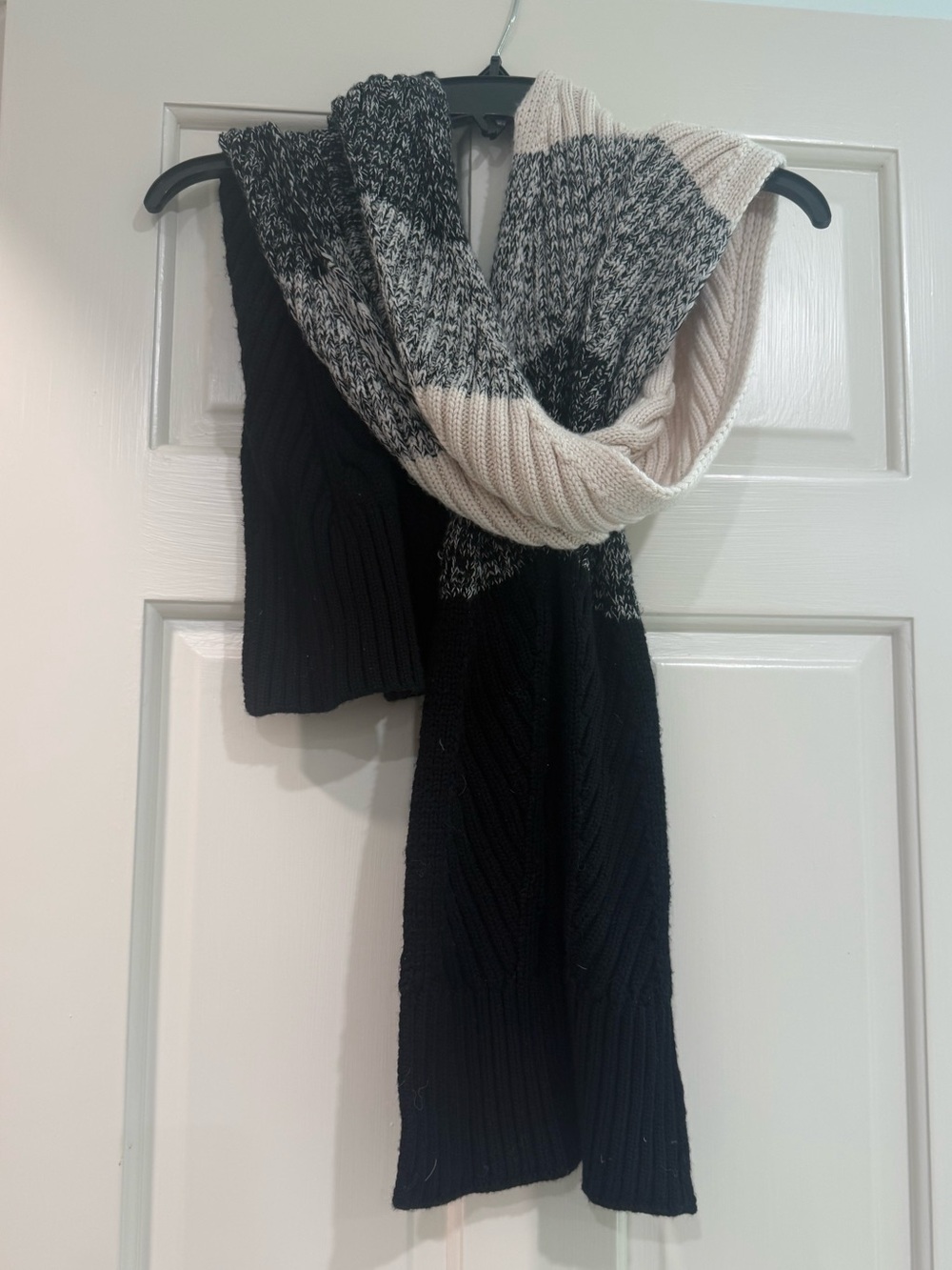 lululemon athletica Black, Cream & Gray Cable Knit Scarf great condition!